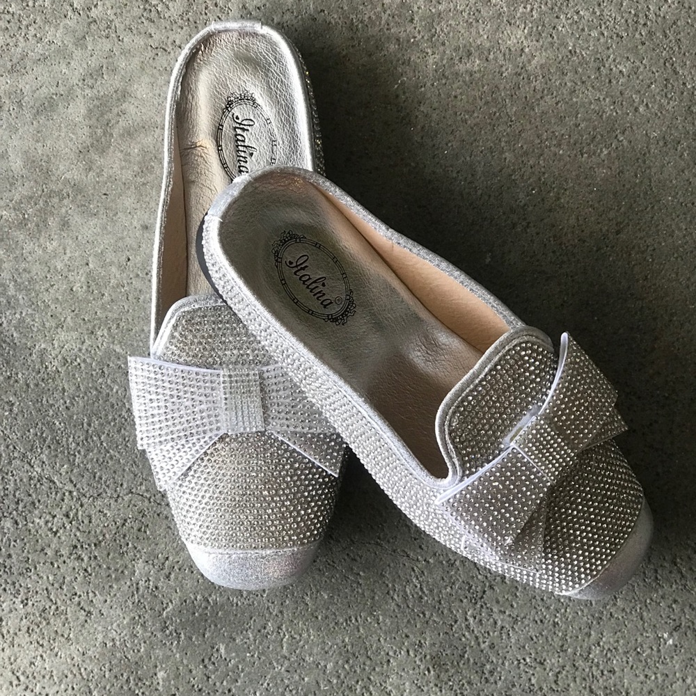1 Left! Italina Silver Rhinestone Bow Flat Mule - Picture 2 of 8